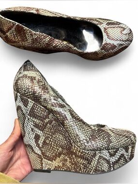 Brown Snakeskin Print Wedges by Carlos Santana Size 8